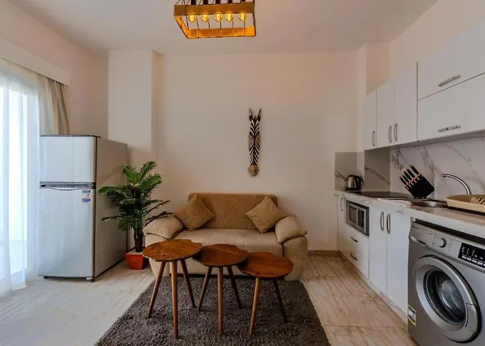 - Pool, Balcony & Near El Gouna Appartement