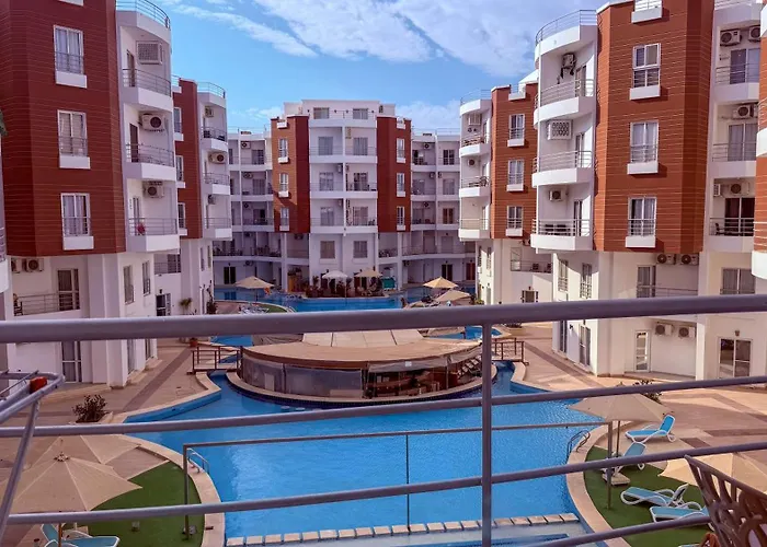 - Pool, Balcony & Near El Gouna شقة